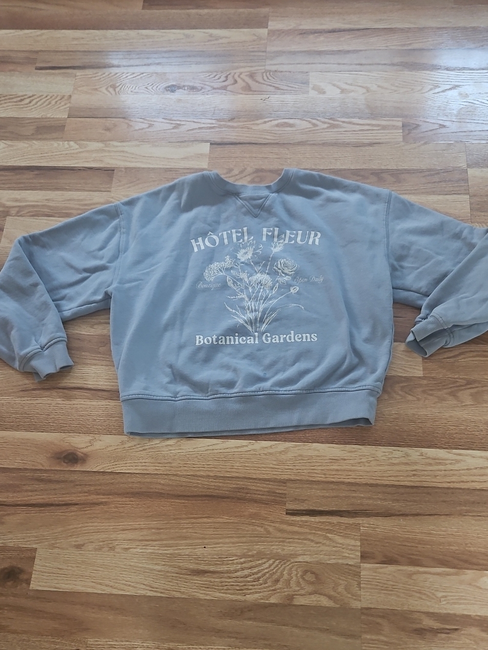 Universal Thread Blue Floral "Hôtel Fleur" Botanical Gardens Sweatshirt XS Women